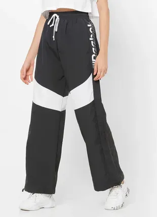Спортивные  свободные штаны reebok wor mut
