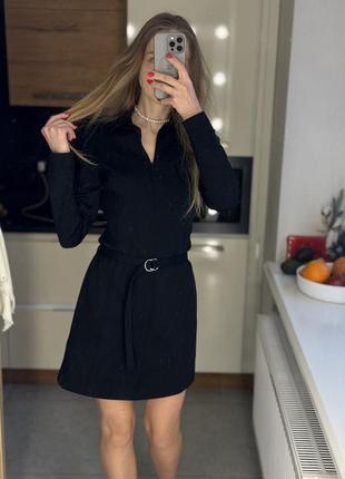 Стильное чёрное короткое платье с поясом размер s с длинными рукавами
