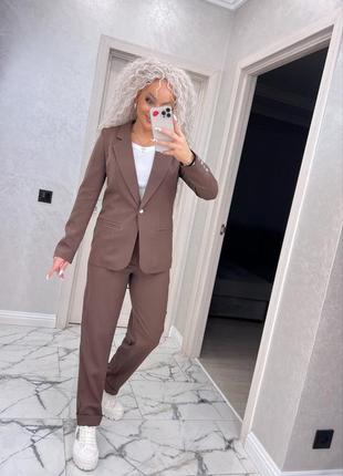 Брючный костюм классика