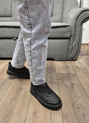 Кеди жіночі чорні шкіра