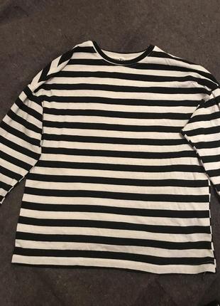 Кофта в черно белую полоску