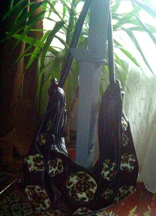 Модна чорна сумка з хижою аплікацій