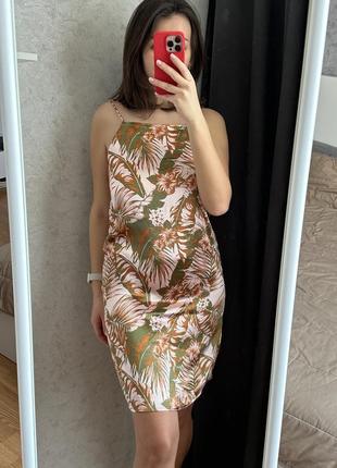 Короткое платье на бретелях mango