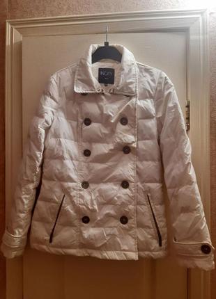 Біла куртка