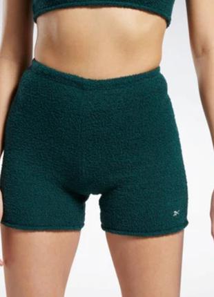 Женские шорты reebok play classics Complete green