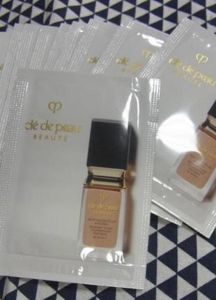 Cle de peau beaute тональное средство с spf 25・pa++
идеально подчеркивает естественную красоту кожи.3 фото