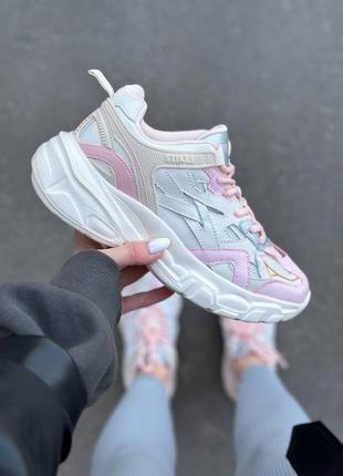 Жіночі кросівки