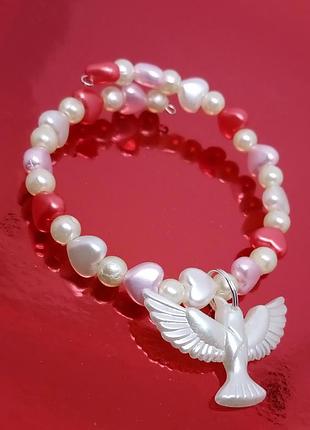 Браслет безразмерный неаккушенный с горлицей, сердечками.