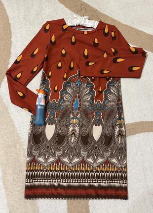 Етнічна сукня з динамічним принтом в стилі desigual