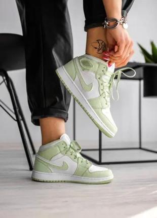 Женские кроссовки air jordan 1 mid green python dv2959-113