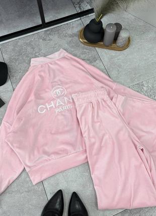 Велюровый костюм свободного кроя с карманами на спине вышивка