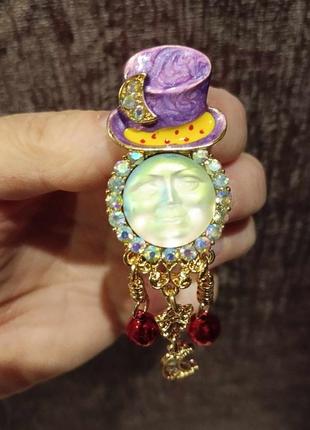 Брошь луна в шляпе3 фото