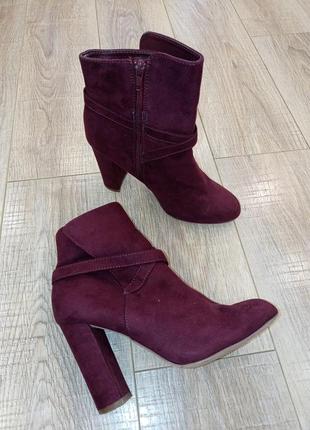 Шикарні черевики primark у бордовому кольорі з штучної замші
