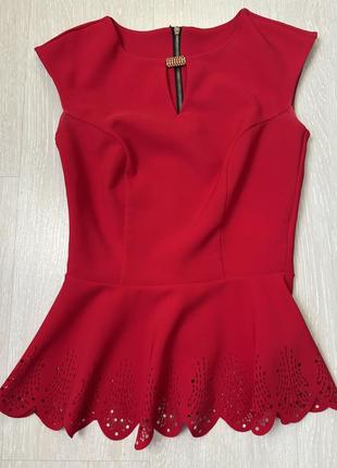 Красный топ блуза с баской, перфорация, р.36