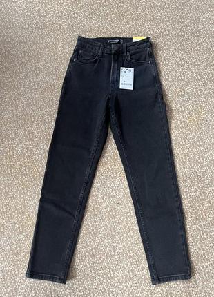 Джинси mom fit slim stradivarius