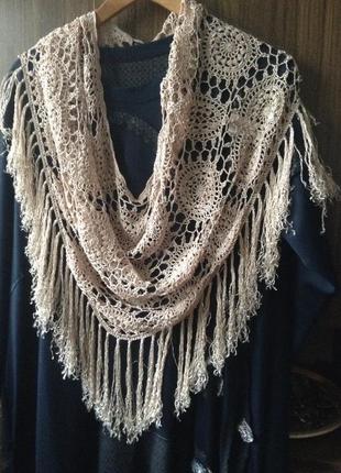 Хомут-накидка из вискозы.