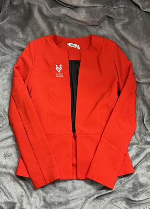 Красный пиджак