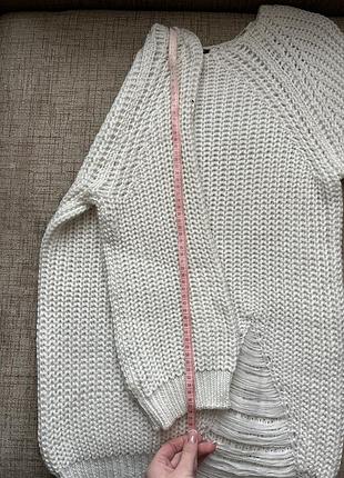 Білий светр з розрізом 2