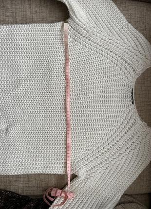 Білий светр з розрізом 4