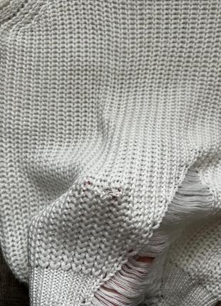 Білий светр з розрізом 5