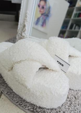 Молочные мягкие тапочки для дома на платформе от victoria’s secret pink