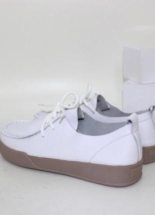Белые мега комфортные туфли мокасины для женщин.2 фото