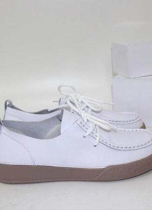 Белые мега комфортные туфли мокасины для женщин.3 фото