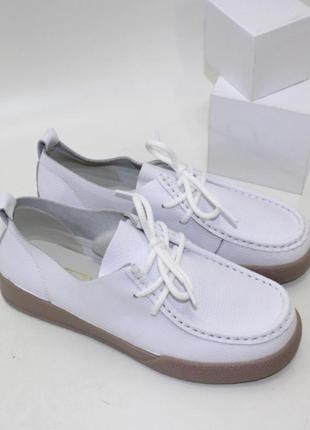 Белые мега комфортные туфли мокасины для женщин.4 фото