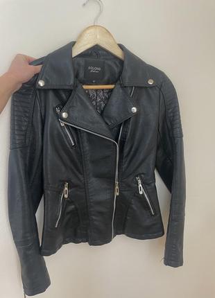 Курточка з еко-шкіри