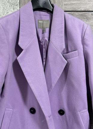 Пальто лавандового цвета