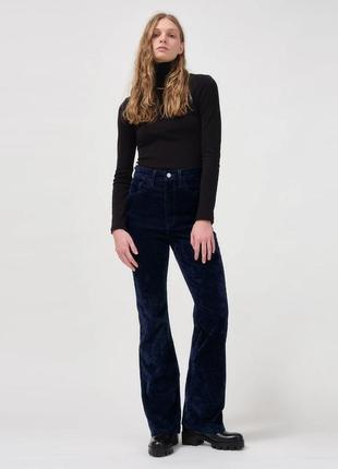 Женские велюровые брюки клеш с высокой талией от премиум бренда levi's® premium
ribcage bootcut women's jeans