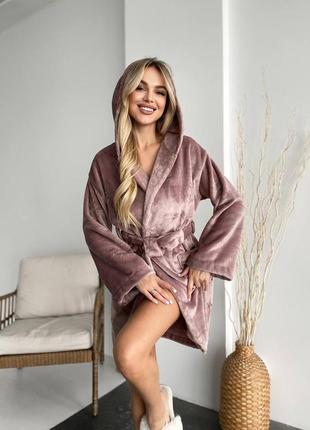 Женский махровый халат.
