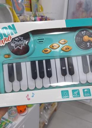 Дитяче піаніно.