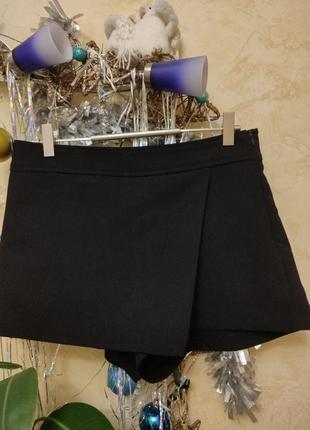 Красивые шорты с имитацией юбки впереди