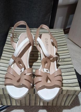 Босоножки летние