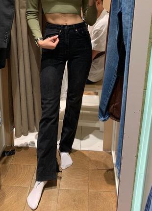 Джинси чорні stradivarius