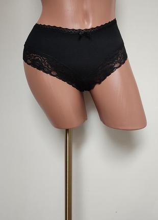 Хлопковые трусики с низкой посадкой.