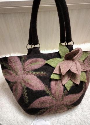 Об'ємна сумка з валяної вовни