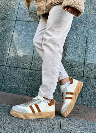 Кроссовки женские