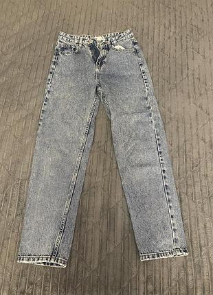 Джинсы мом