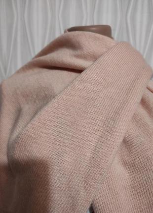 Розовый шарф.