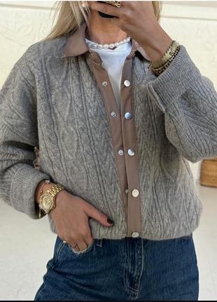 Жіночий в'язаний кардиган на кнопках з коміром