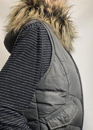 Тепла жилетка коліру хакі