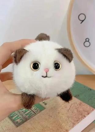 Плюшевая игрушка брелок котик с крутящимся хвостом белый