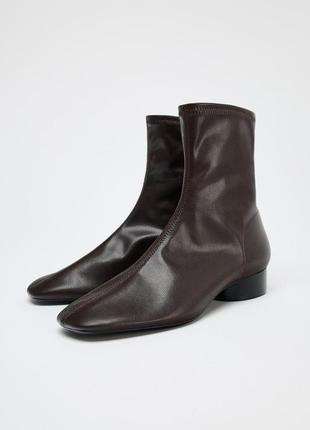 Мягкие коричневые ботинки с строчками zara new