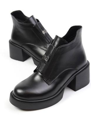 Стильні чорні шкіряні жіночі черевики на середньому каблуці весна-осінь ботильйони ( 1199/01/02)