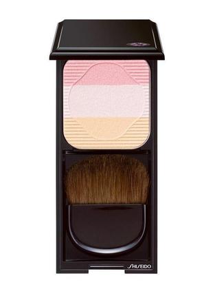 Рум'яна-тріо шовкові із сяйвом shiseido face color enhancing trio тон pk1 lychee змінний блок
