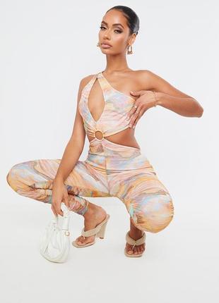 Plt интересный комбинезон с кольцом ассиметричный с вырезом жатый по фигуре сетка бежевый мятный принт мрамор7 фото