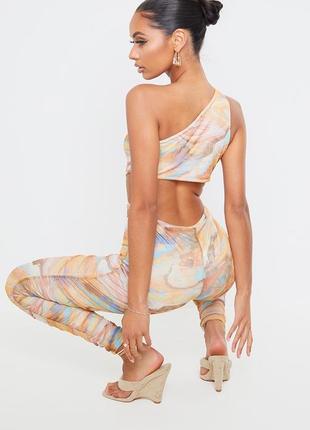 Plt интересный комбинезон с кольцом ассиметричный с вырезом жатый по фигуре сетка бежевый мятный принт мрамор5 фото