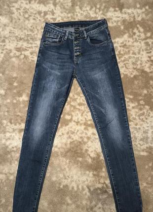 Стильные джинсы размер 26